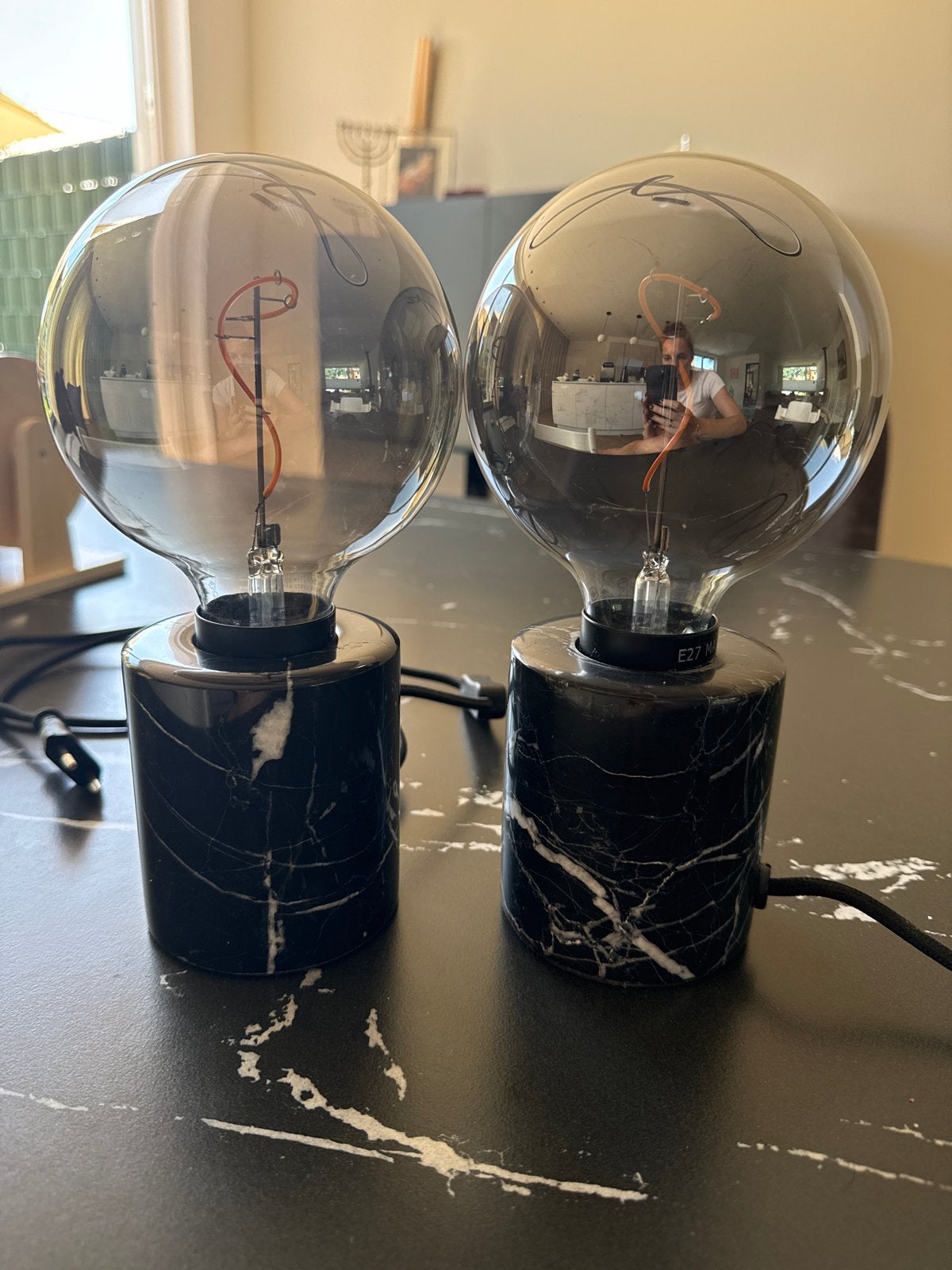 IKEA MARKFROST Tafellampen met E27 LED lampen (2 stuks), Zwart, Zo goed als nieuw, Modern, Steen/keramiek