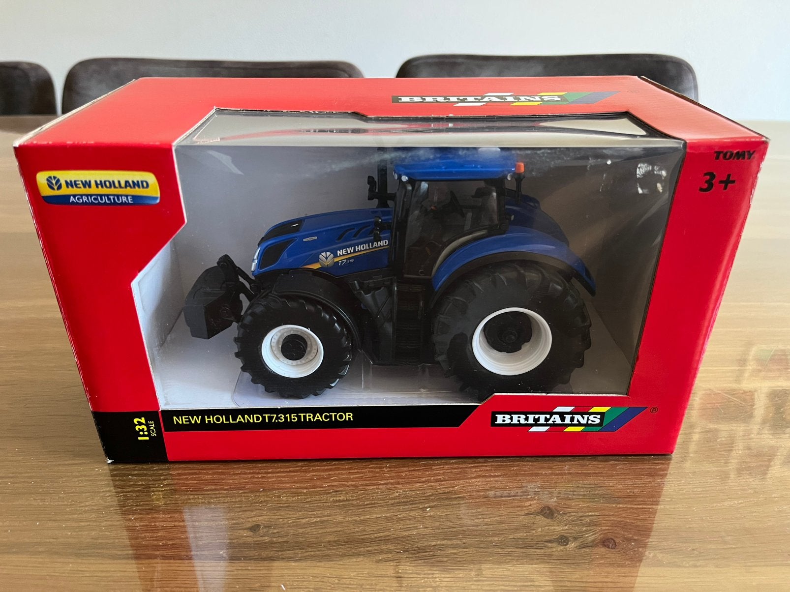 New Holland T7.315 trekker Britains 43149A1, Hobby en Vrije tijd, Modelauto's | 1:32, Nieuw, Tractor of Landbouw, Britains, Ophalen of Verzenden