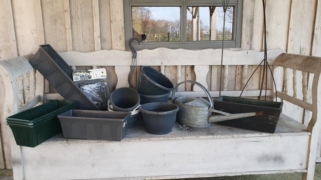Diverse tuinspullen: bloempotten, gieter, balkonbakken, Kunststof, Gebruikt, Minder dan 30 cm, Minder dan 60 cm