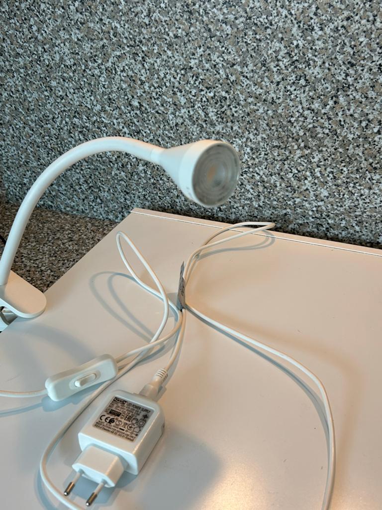 Witte LED Klemlamp - Flexibele Bureaulamp / IKEA, Huis en Inrichting, Lampen | Tafellampen, Ophalen of Verzenden, Zo goed als nieuw