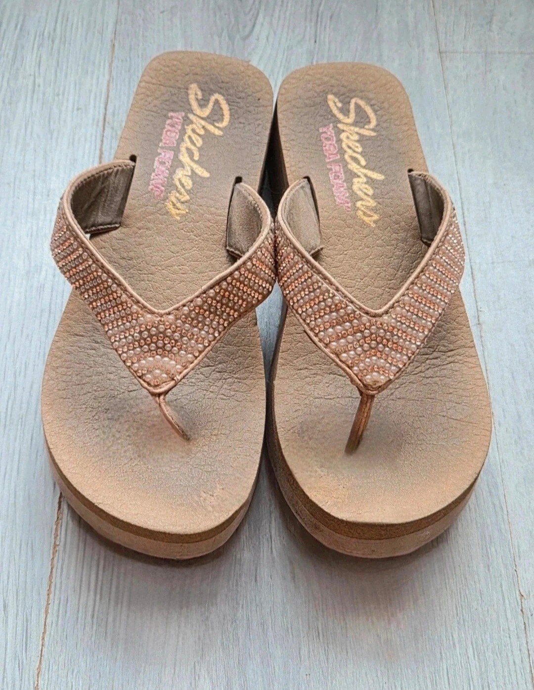 Mooie Beige Sketchers Yoga Foam teenslippers m pareltjes 38, Slippers, Beige, Sketchers, Ophalen of Verzenden