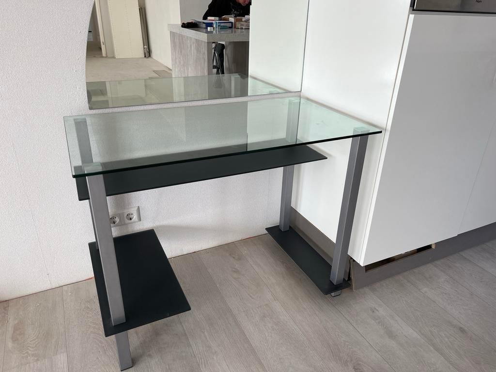 Modern glazen bureau met metalen frame en opbergplanken, Ophalen, Gebruikt, Overige merken, Computerbureau
