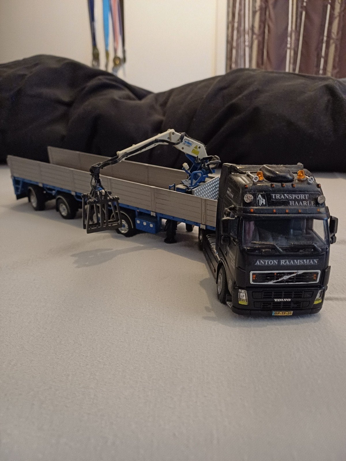 volvo miniatuur met oplegger-anton raamsman, Overige merken, 1:32 tot 1:50, Ophalen of Verzenden, Zo goed als nieuw