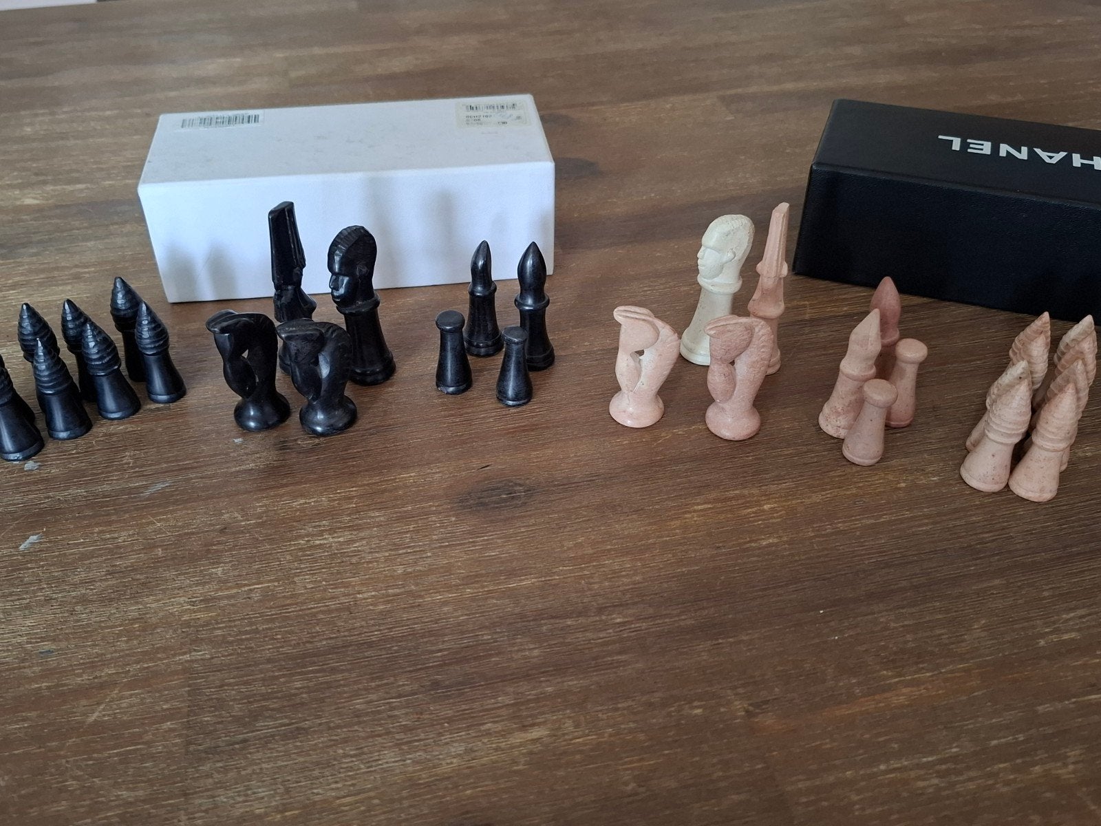 Unieke handgemaakte schaakstukken - Zwart en roze, Een of twee spelers, Ophalen of Verzenden, Gebruikt
