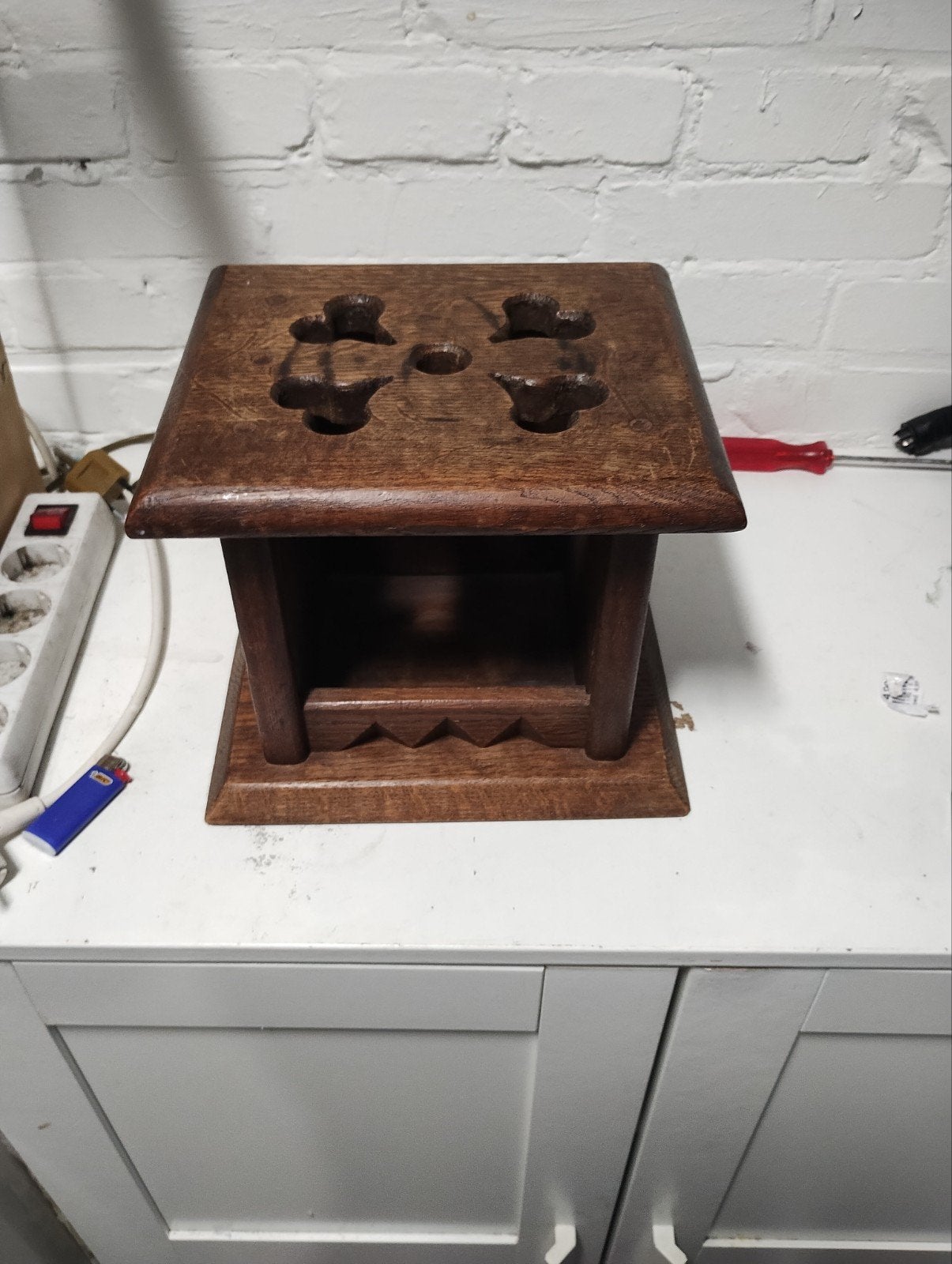 Antieke houten stoof met decoratieve uitsparingen, Ophalen of Verzenden