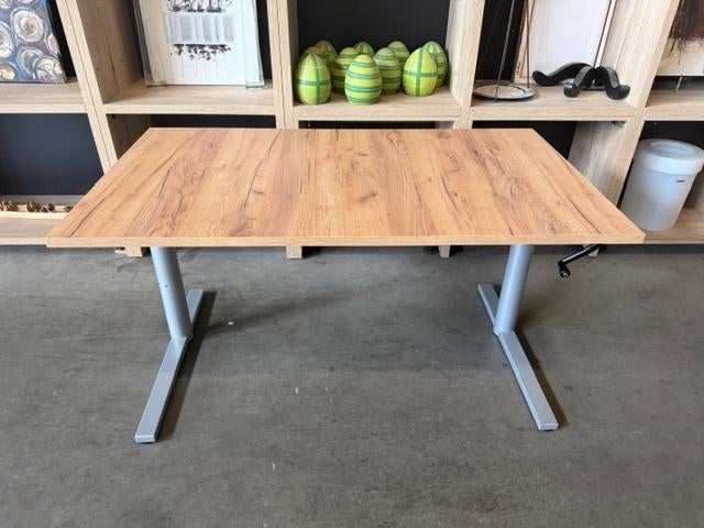 Foto 2 van Refurbished Gispen TM Verstelbaar bureau met slinger, 40 st