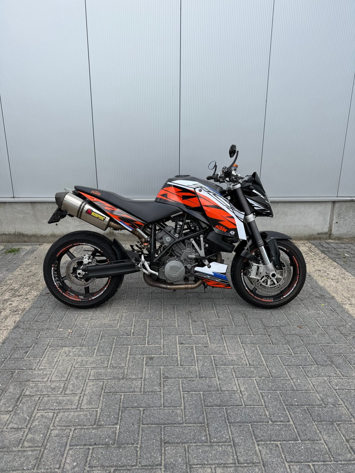KTM duke 990 A2 35kw met Akrapovic uitlaat, Motoren, Motoren | KTM, Bedrijf, Naked bike, 12 t/m 35 kW, 2 cilinders, Minimaal motorrijbewijs A2