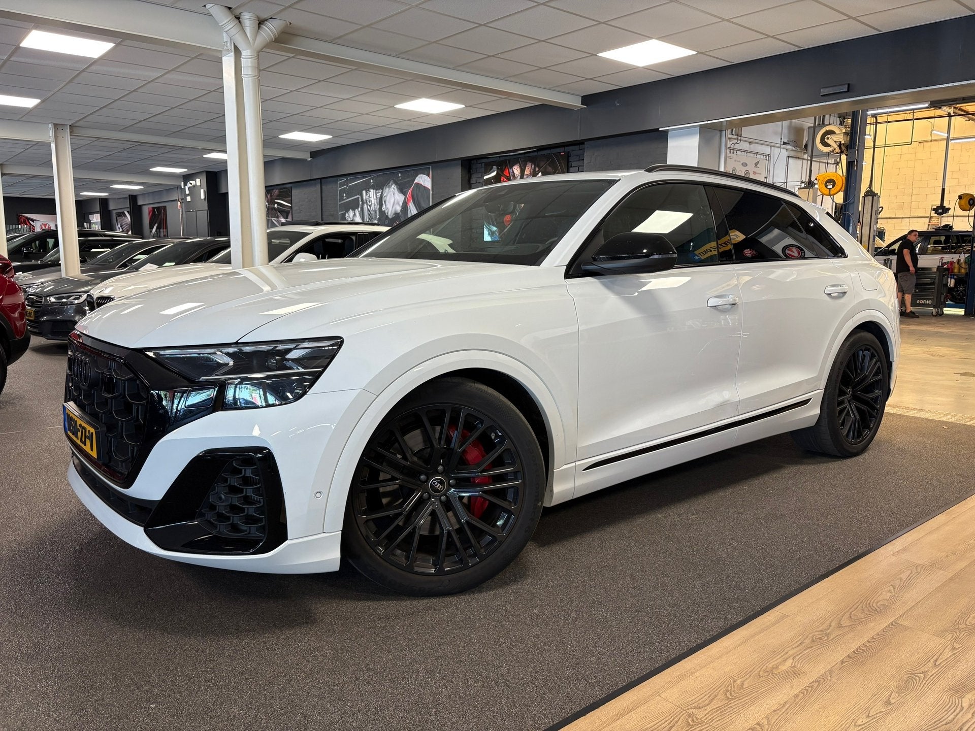Audi Q8 60 TFSI e quattro Pro Line S Competition 489pk | Pan, Auto's, Automaat, Gebruikt, 2995 cc, Wit