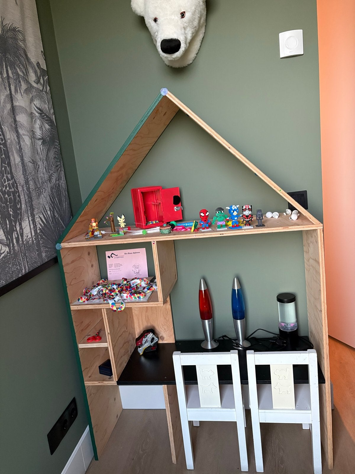 Uniek kinderbureau in huisvorm met opbergruimte, Huis en Inrichting, Bureaus, Opbergruimte, Gebruikt, Hout, Kinderbureau