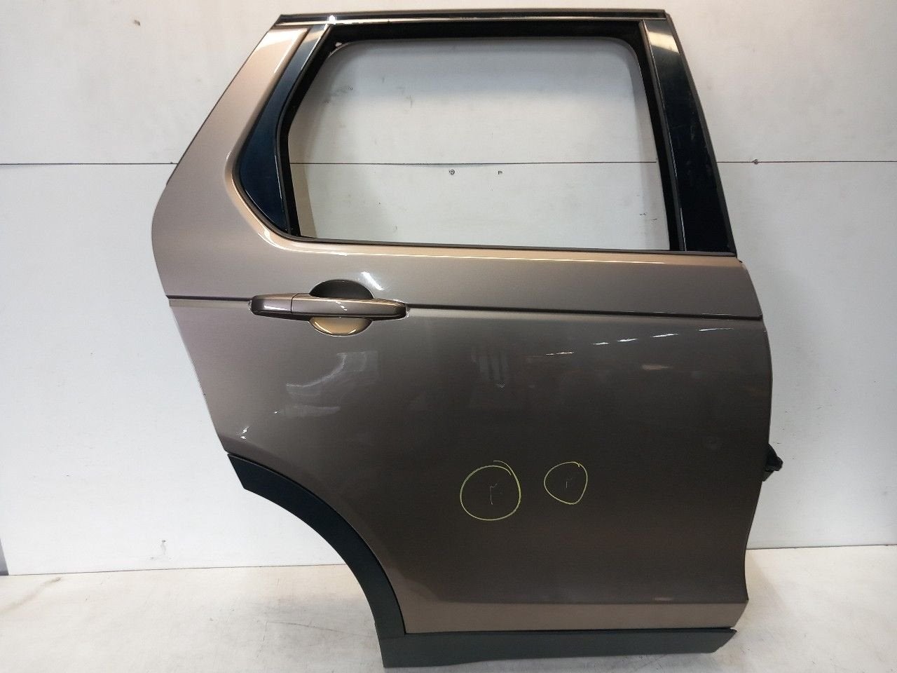 Portier rechts achter Land Rover Discovery, Onderdelen@venauto.nl, Van der Ven Autorecycling B.V., Ettenseweg 76, 4706 PB Roosendaal, The Netherlands