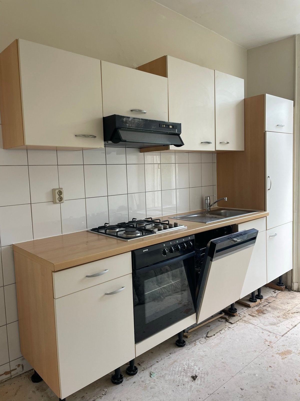 Moet weg! Nette keuken met apparatuur - zelf demonteren, Huis en Inrichting, Ophalen, Gebruikt, Wit, Enkelwandige keuken