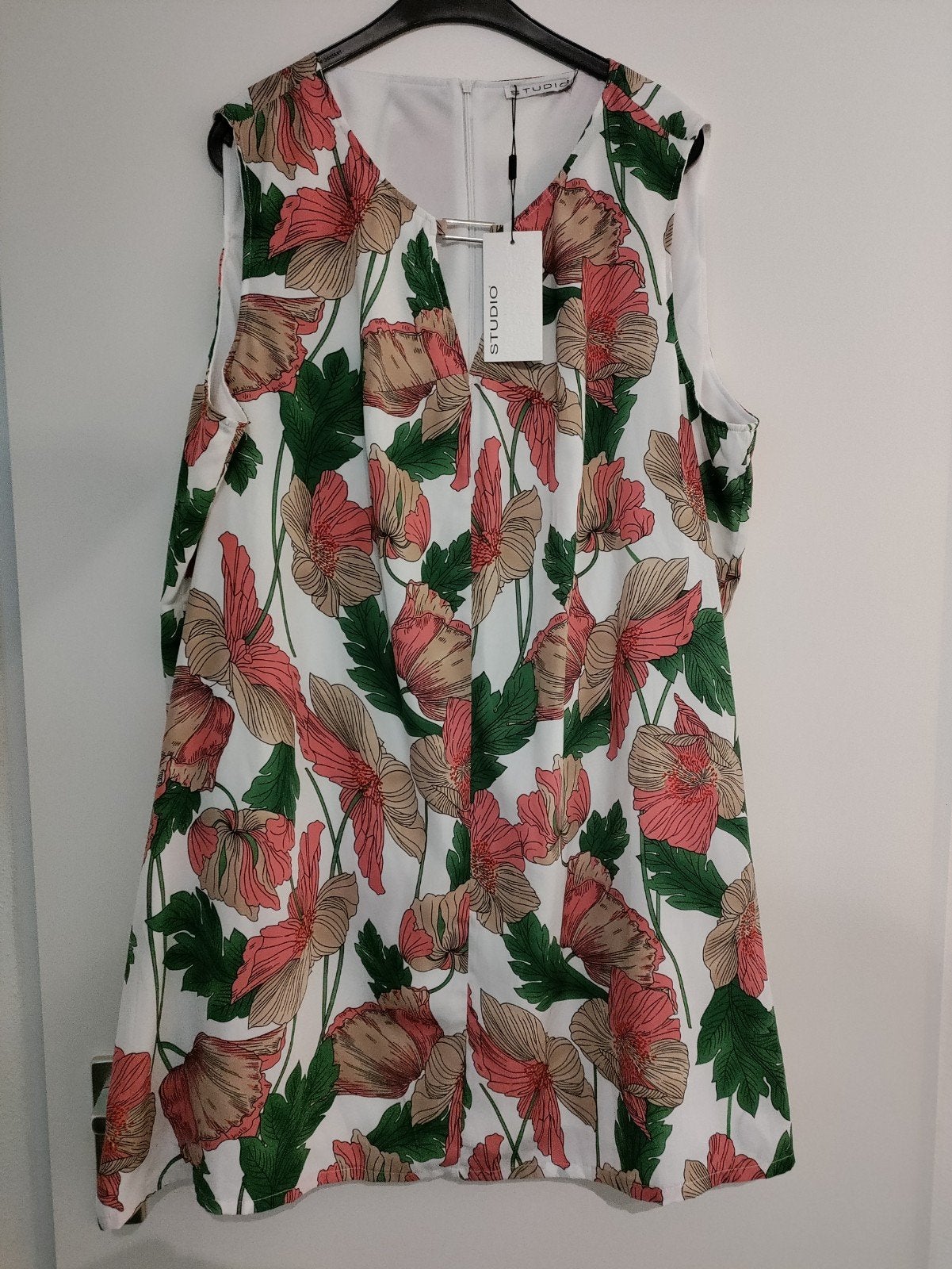Nieuw met kaartje Studio mouwloze tuniek 54/56, Kleding | Dames, Ophalen of Verzenden, Zo goed als nieuw, Maat 46/48 (XL) of groter