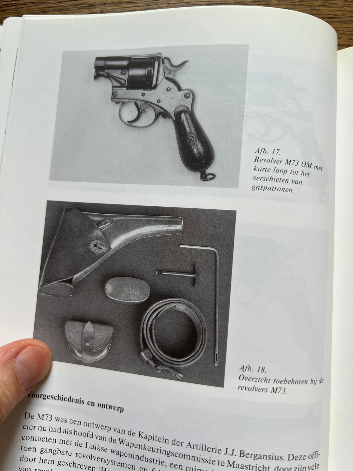 Naslagwerk mobilisatie oa m95 hembrug pels uniform, Verzamelen, Verzenden, Nederland, Boek of Tijdschrift