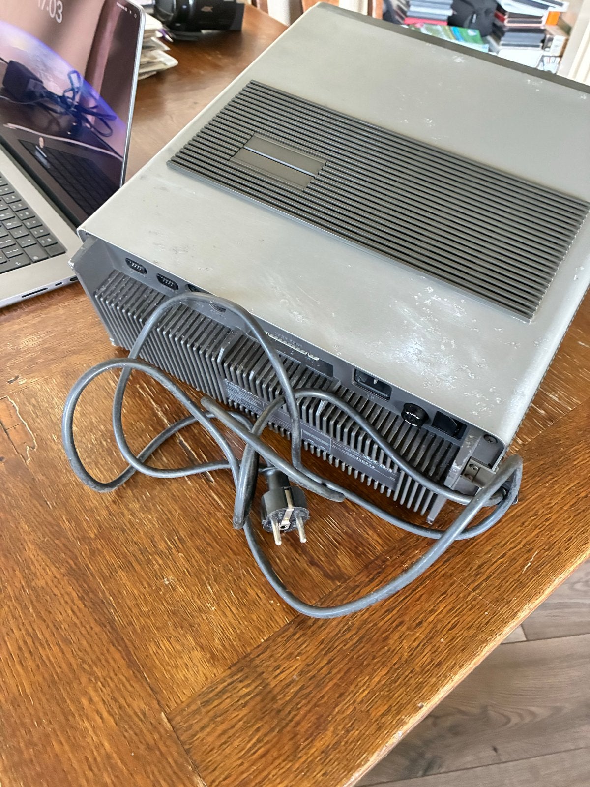 Zeldzame Commodore SX-64 Executive draagbare computer, Ophalen
