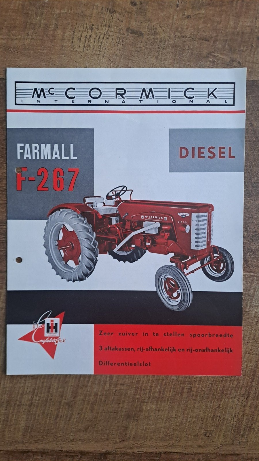 Oude folder Mc CORMICK FARMALL F-267 diesel tractor trekker, Ophalen of Verzenden, Zo goed als nieuw, Folder