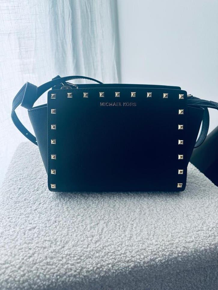 Michael Kors Handtas Zwart met Gouden Studs, Ophalen of Verzenden, Zo goed als nieuw, Zwart, Handtas