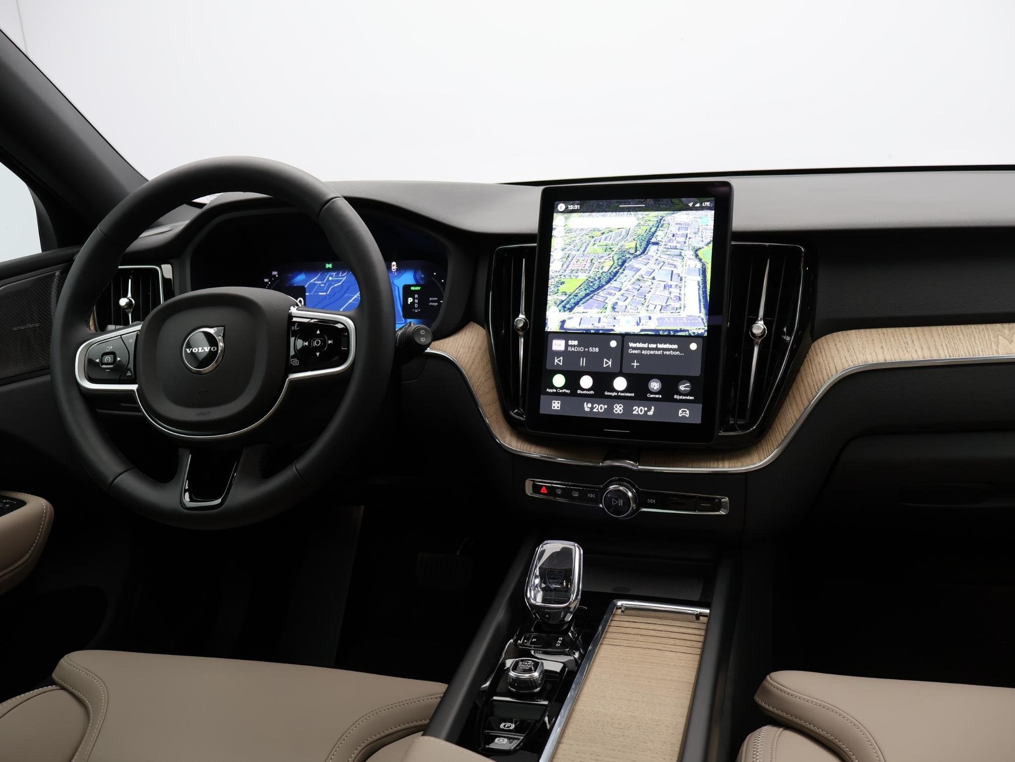 Volvo XC60 T6 350PK Plug-in hybrid AWD Plus Dark / Panoramis, Automaat, Gebruikt, 4 cilinders, 180 min