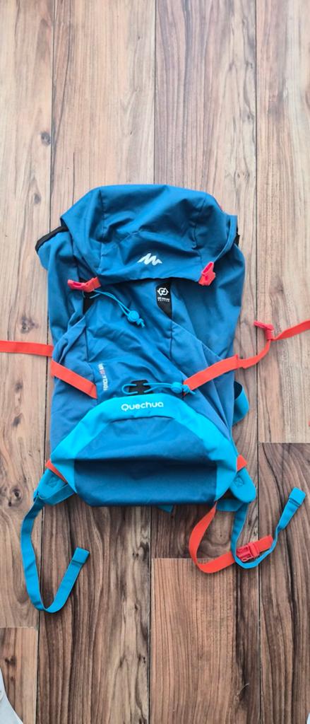 Quechua Forclaz 20 Air Trekking Rugzak, 25 tot 40 cm, Zo goed als nieuw, Trekking, Ophalen