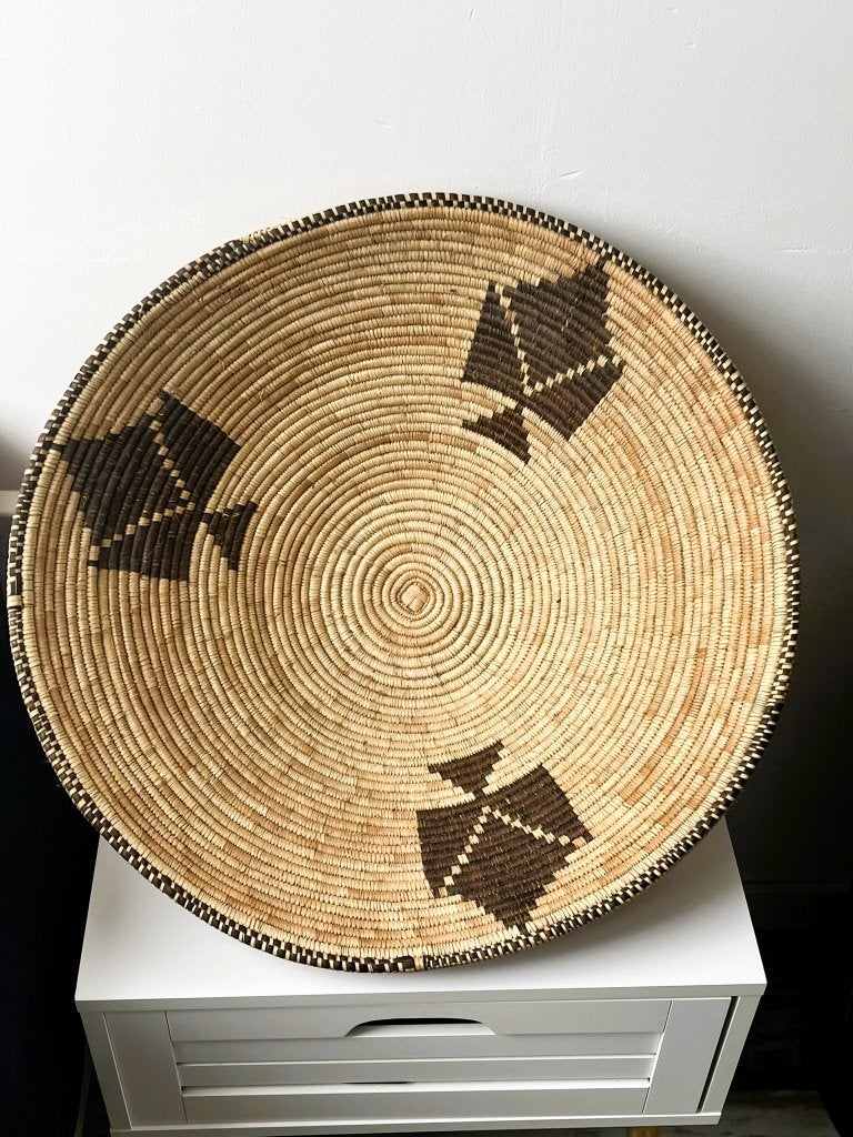Uit Namibië, ronde fijn geweven stevige mand, doorsnee 52 cm, Overige materialen, Mand, Rond, Ophalen of Verzenden