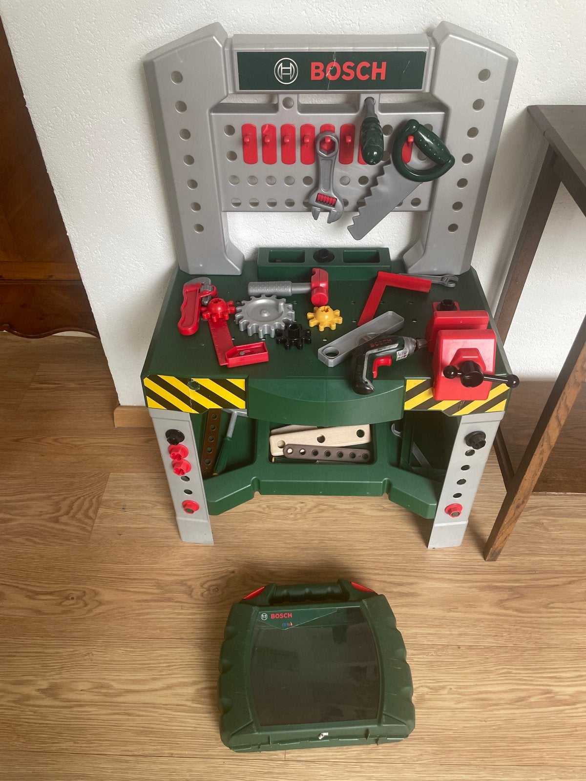 Bosch Werkbank met gereedschap en koffer, Ophalen of Verzenden, Gebruikt, Knutselen