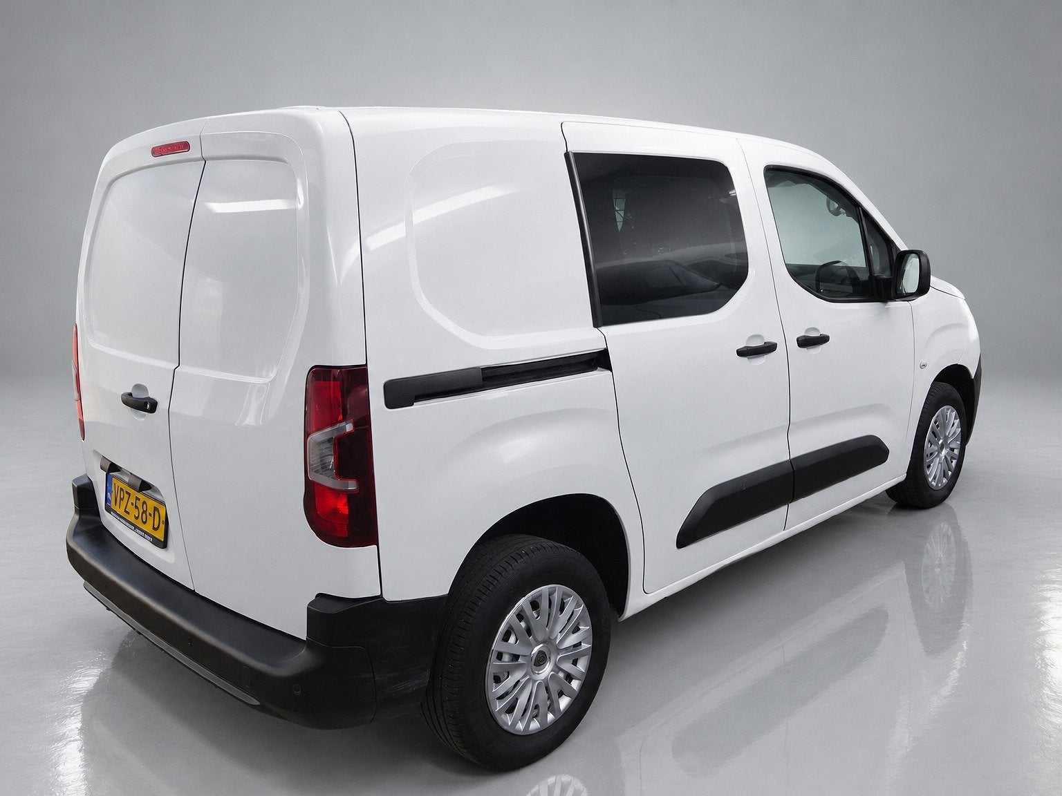 Peugeot Partner 1.2 PureTech Pro BENZINE AIRCO NAVI CRUISE C, Auto's, Voorwielaandrijving, Dealer onderhouden, Gebruikt, 1199 cc