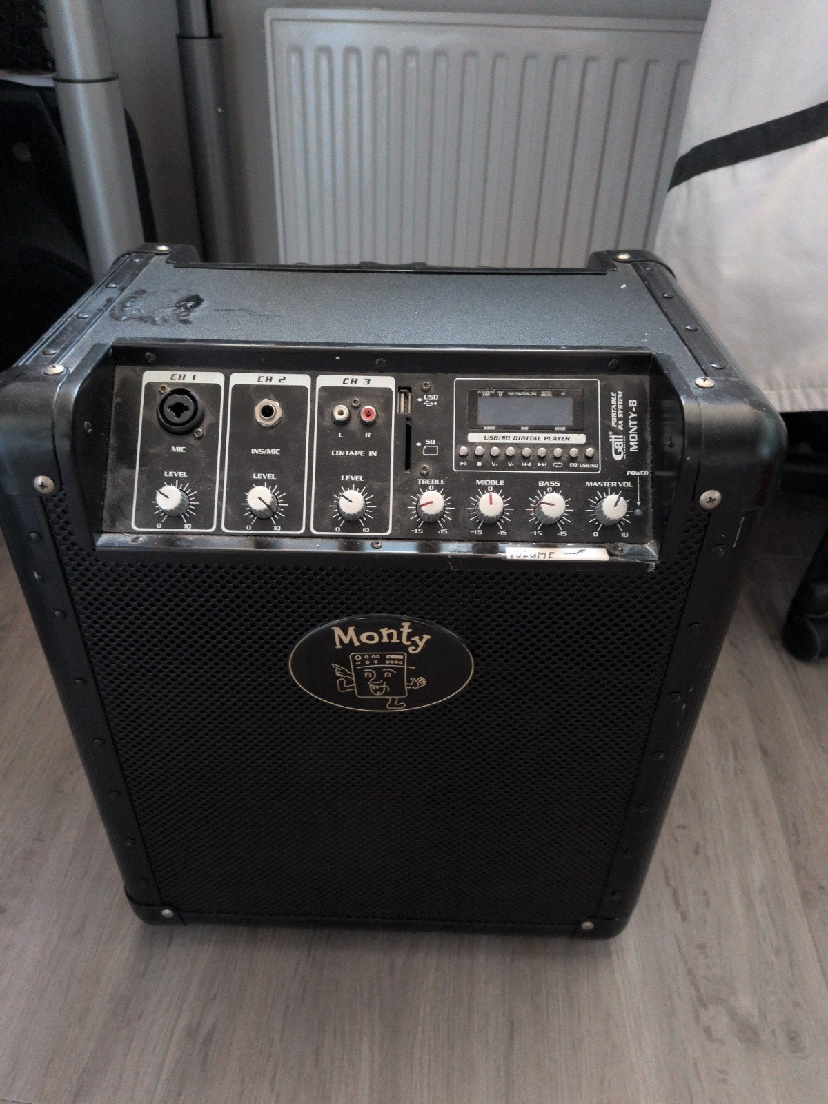 Monty Party Speaker met USB, SD en microfoon ingangen, Gebruikt, Party speaker, Inclusief microfoon, Minder dan 60 watt