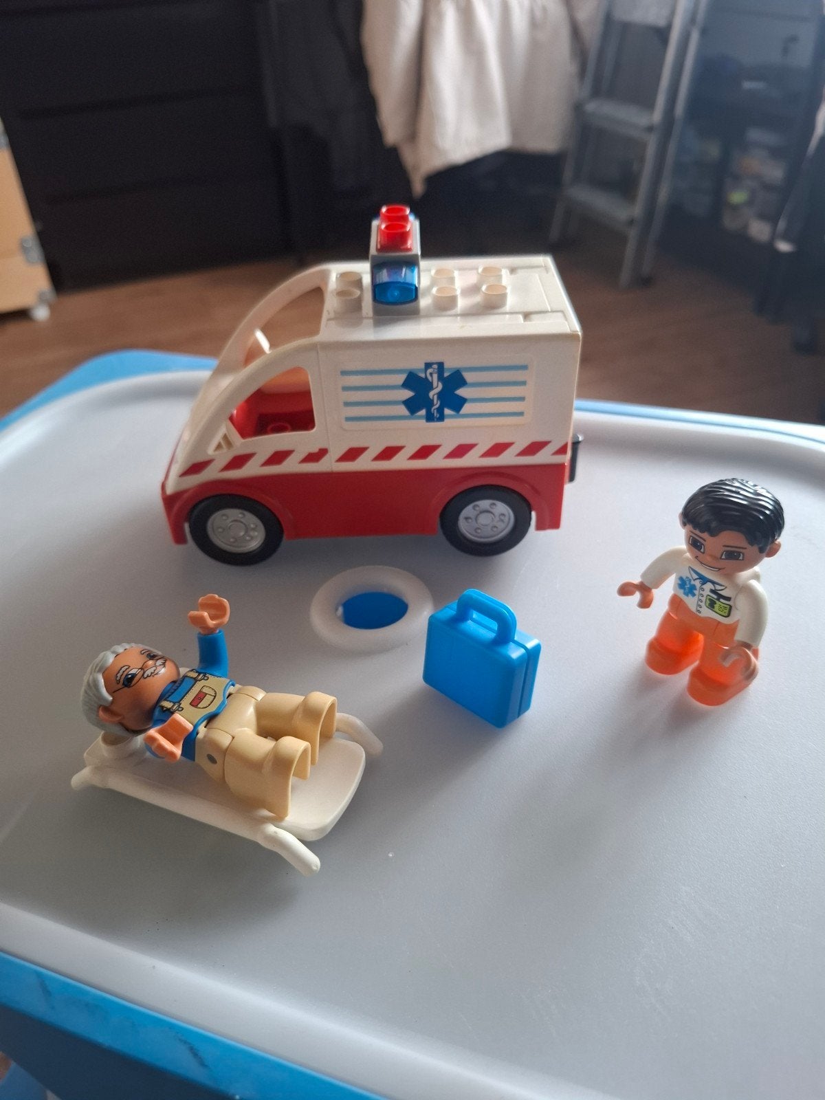Lego Duplo Ambulance met figuren en accessoires, Ophalen of Verzenden, Gebruikt, Overige merken