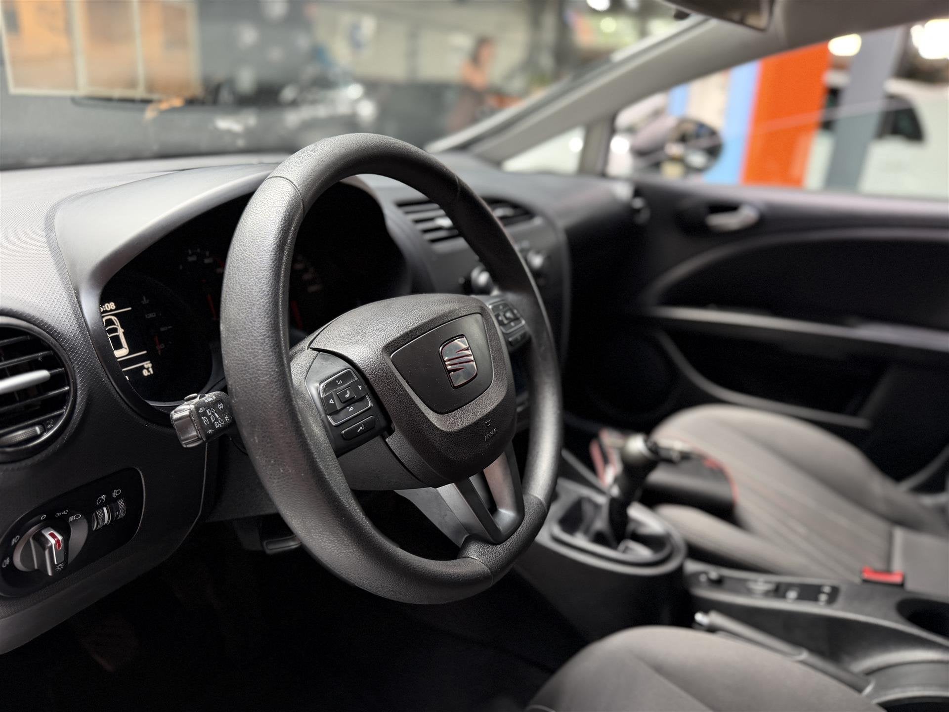 SEAT Leon TSI Sport | Cruise | Carplay | Sportvelgen |, Gebruikt, 4 cilinders, Leon, Wit