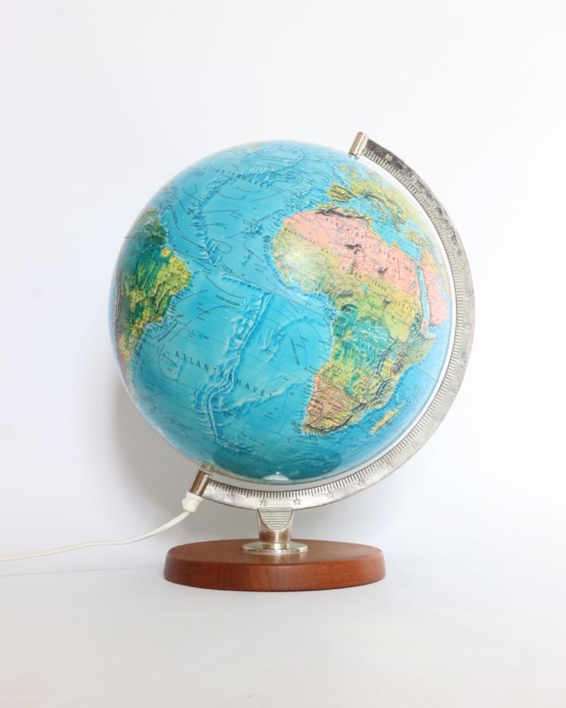 Vintage wereldbol verlicht lamp Scan-globe houten voet, Huis en Inrichting, Woonaccessoires | Wereldbollen, Gebruikt, Verlicht
