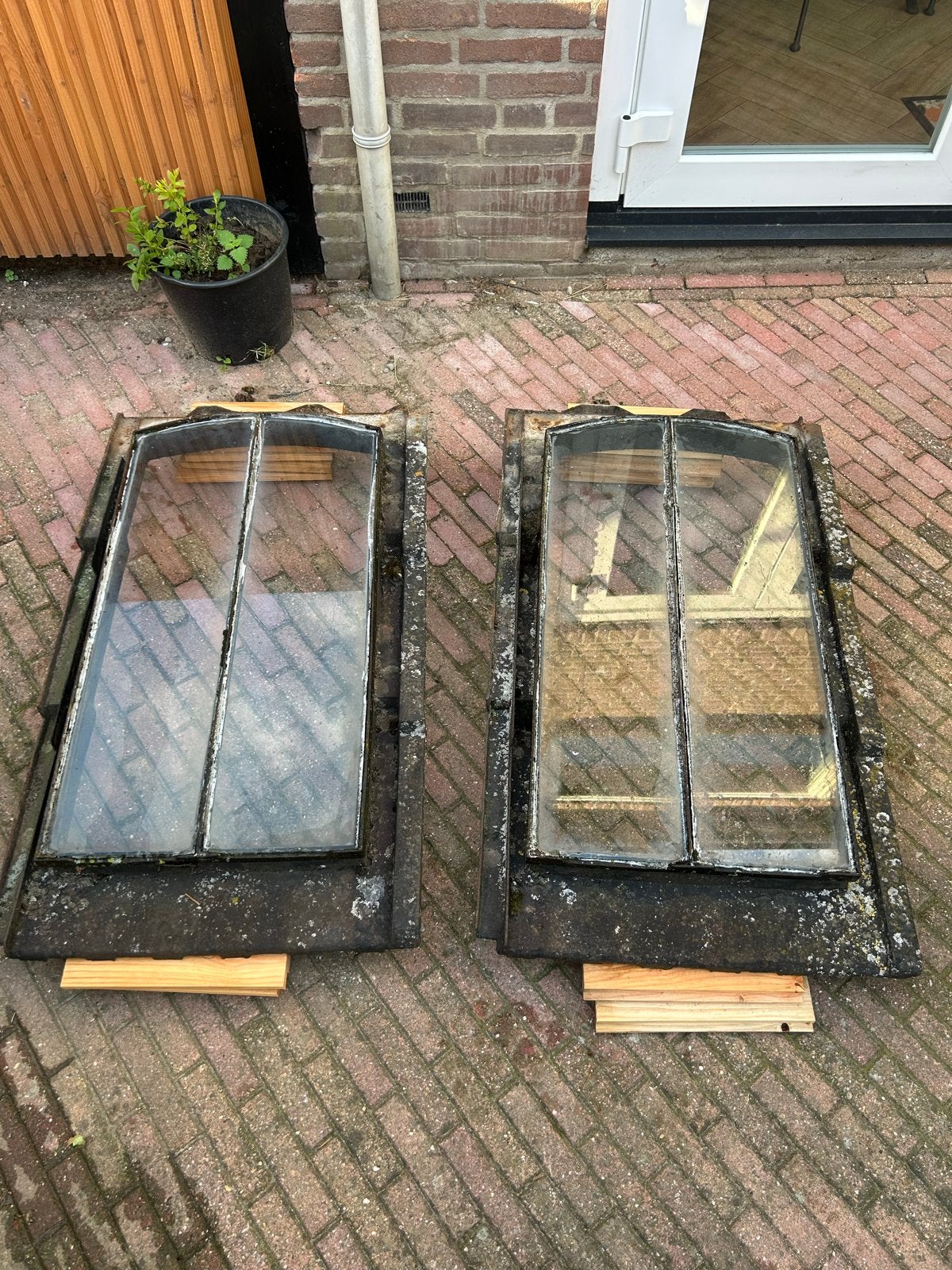 Oude gietijzeren dakramen (2 stuks), Ophalen, Gebruikt, Minder dan 80 cm, 80 tot 120 cm