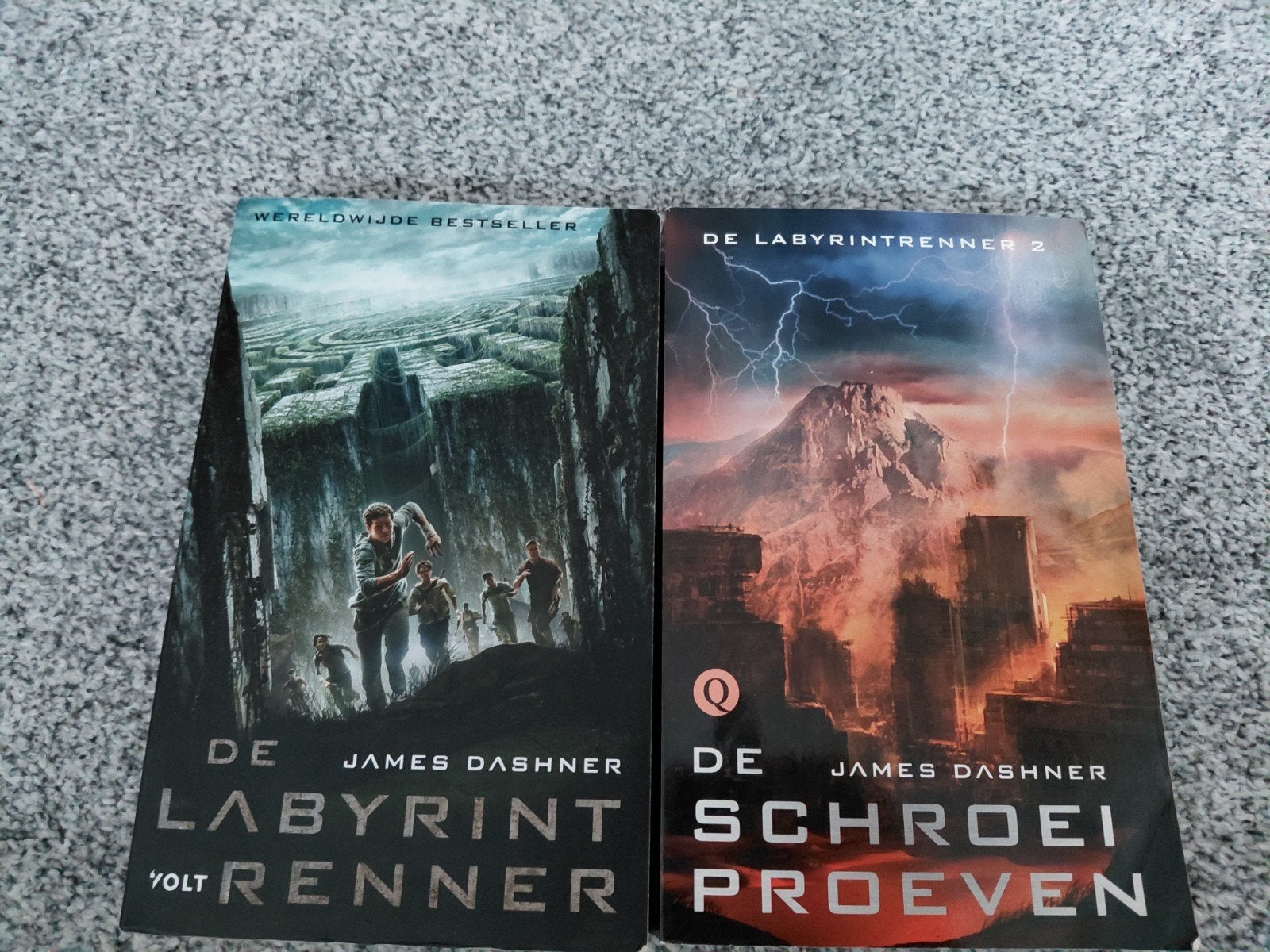 James Dashner - De labyrintrenner deel 1 en 2, Ophalen of Verzenden, Zo goed als nieuw, Fictie, James Dashner