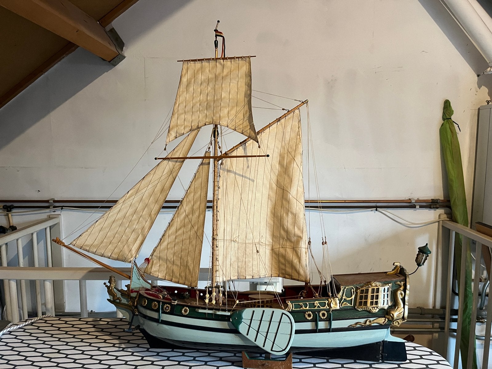Handgemaakt scheepsmodel Statenjacht + zeilboot 'Winner', Ophalen, Gebruikt, Groter dan 1:32, Overige merken