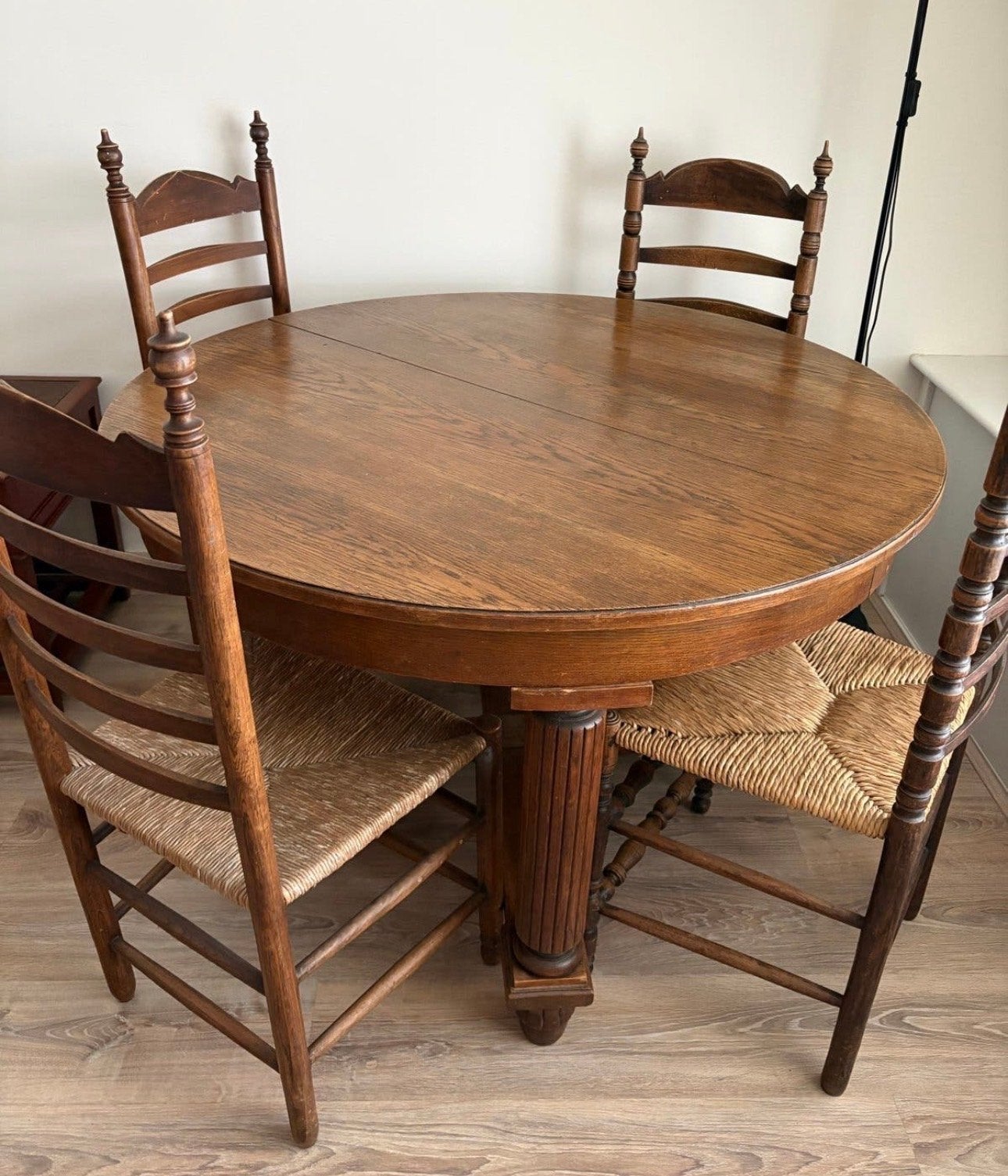 Massief eikenhouten ronde tafel met verlengstuk, Antiek en Kunst, Ophalen