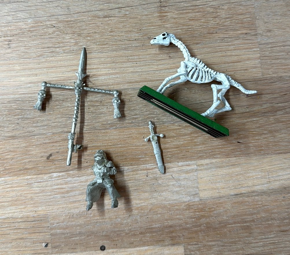 Warhammer Undead Black knight banner bearer (metal), Ophalen of Verzenden, Zo goed als nieuw, Warhammer