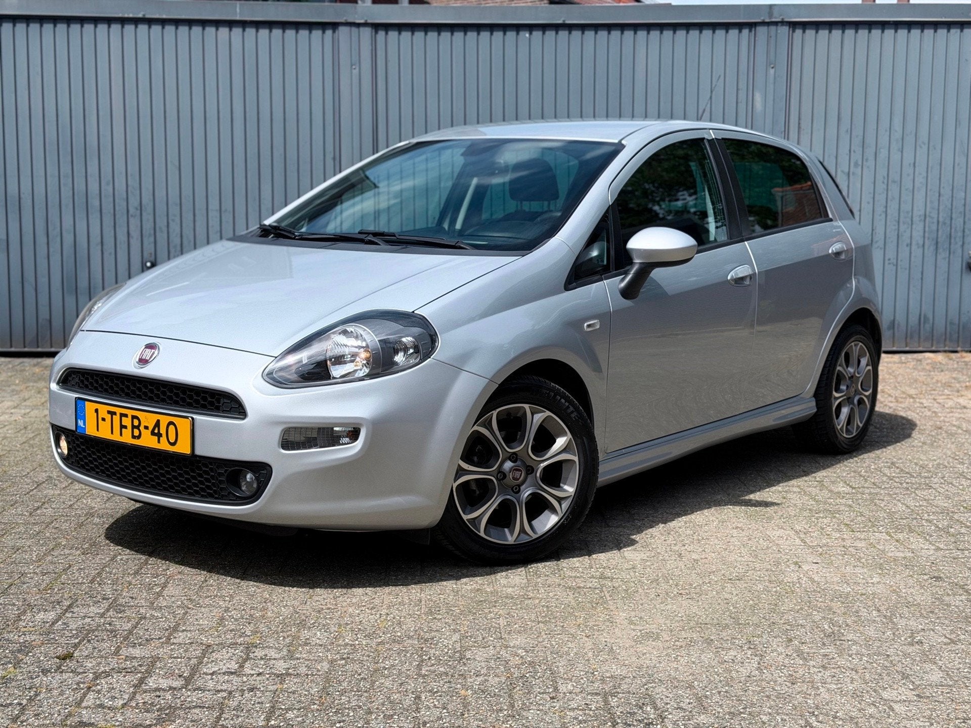 Fiat Punto Evo 0.9 TwinAir Lounge | Climate | Nieuwe APK | N, Auto's, Fiat, Euro 5, 86 pk, Gebruikt, Zwart