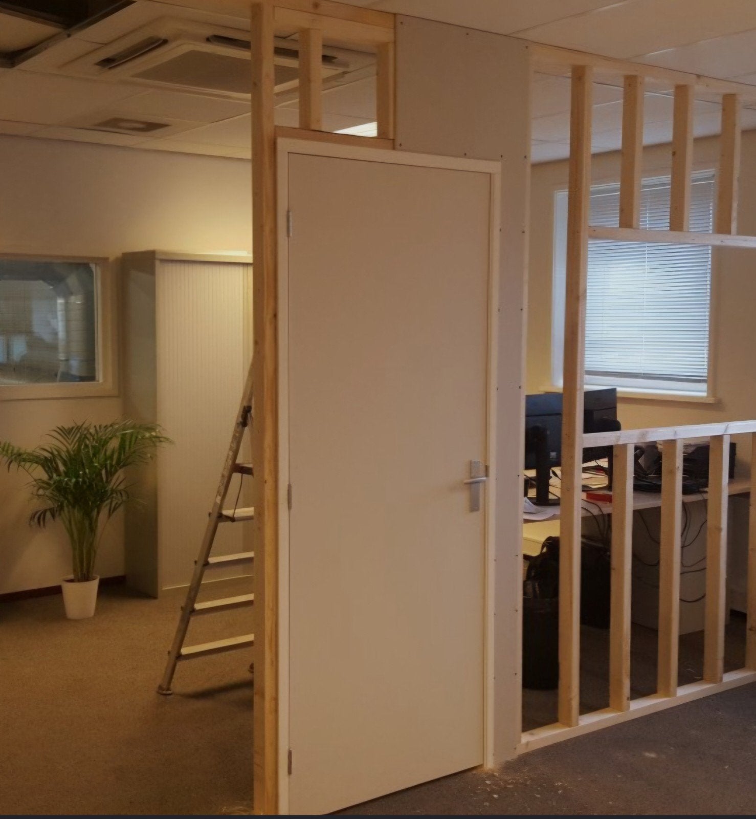 Scheidingswand laten maken met deur