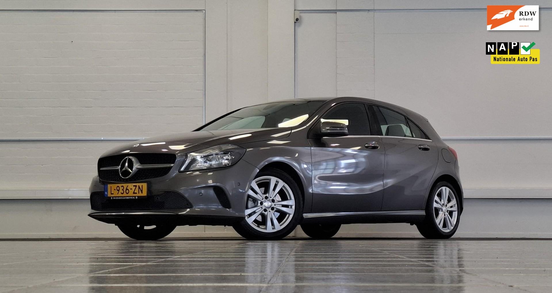 Mercedes-Benz A-klasse 180 Ambition Leer Navi Camera LED Par, Stof, Gebruikt, 4 cilinders, 122 pk