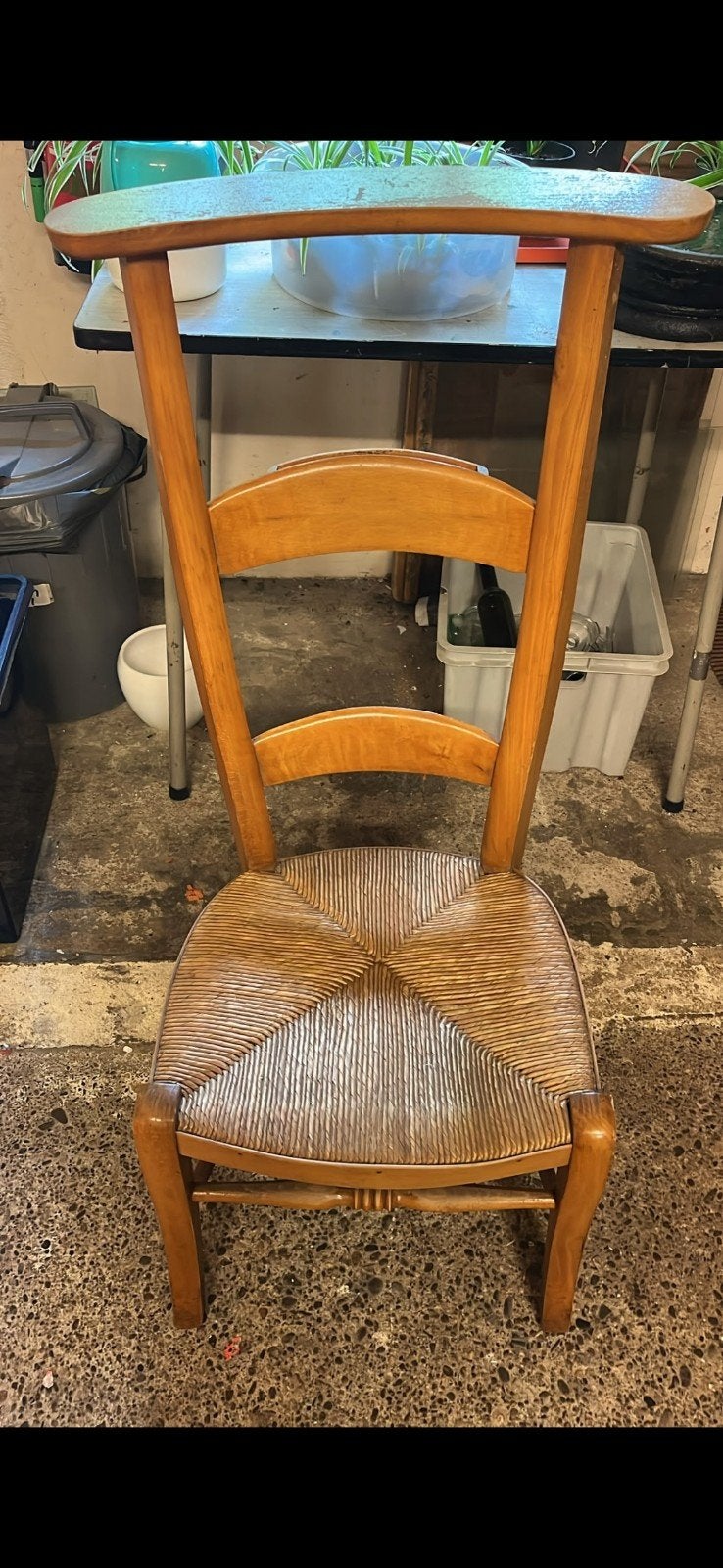 Biechtstoel met rieten zitting, Ophalen