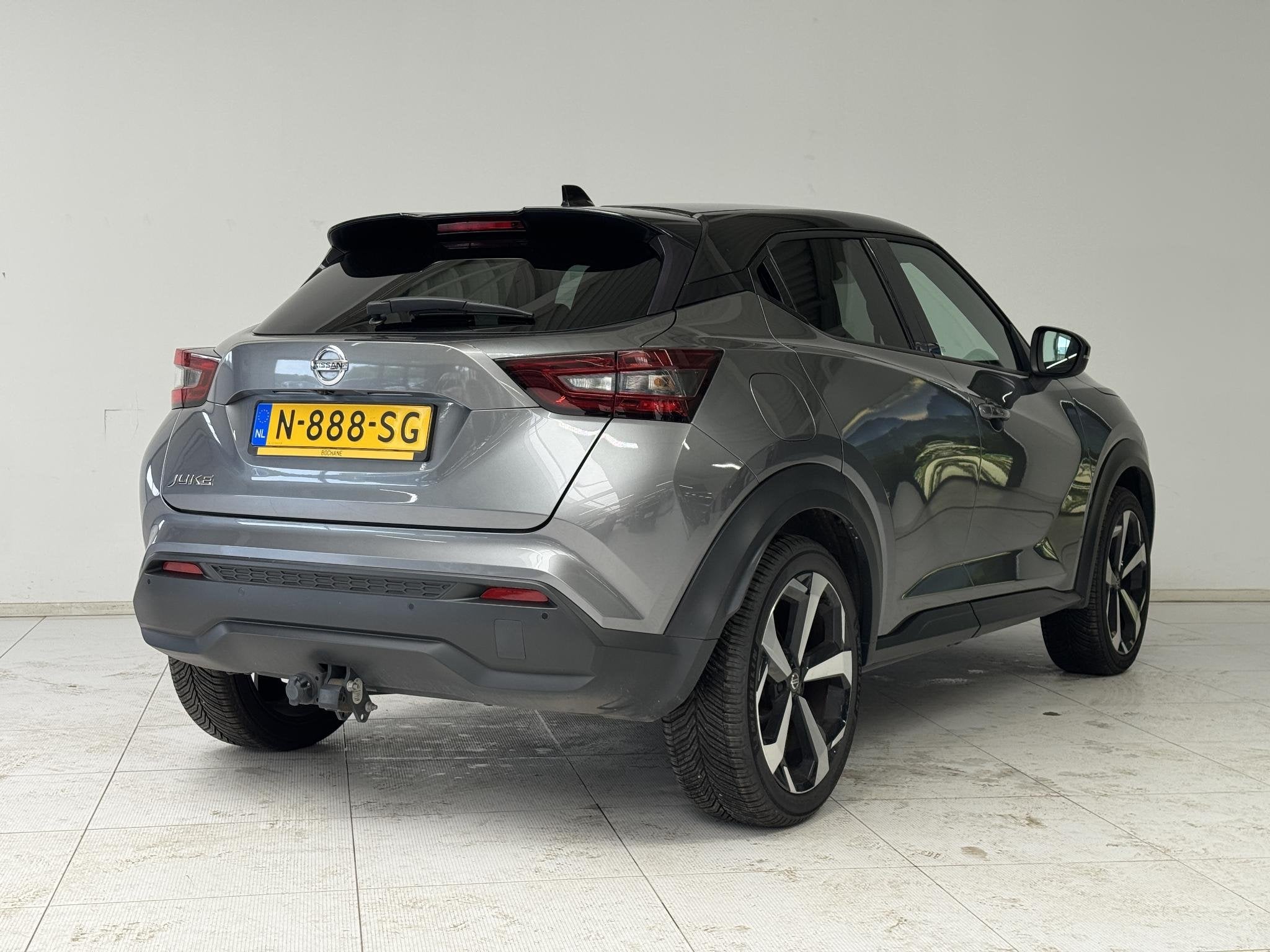 Foto 2 van Nissan Juke 1.0 DIG-T Premiere Edition | Navigatie | Achteru