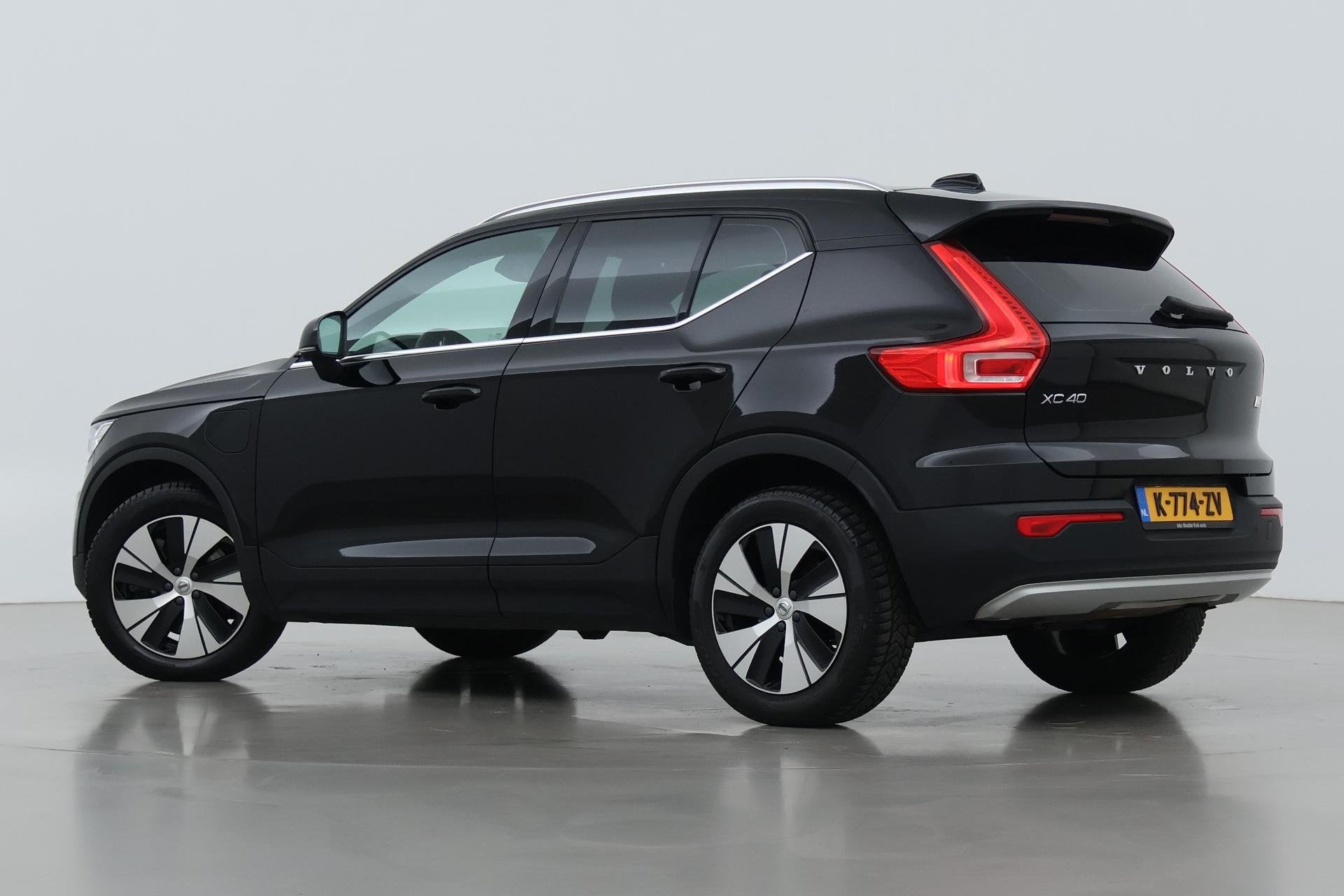 Volvo XC40 T4 Recharge Inscription | Trekhaak | Standkachel, Stof, Euro 6, Zwart, Bedrijf