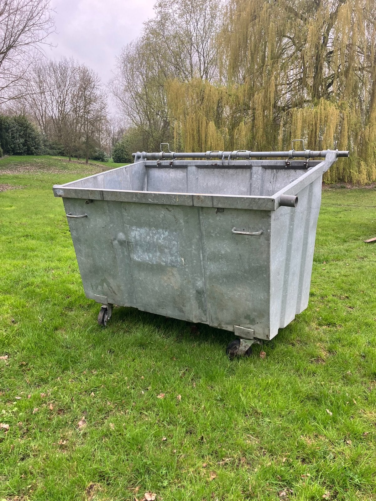 2500 liter stalen container - rolcontainer - goede staat