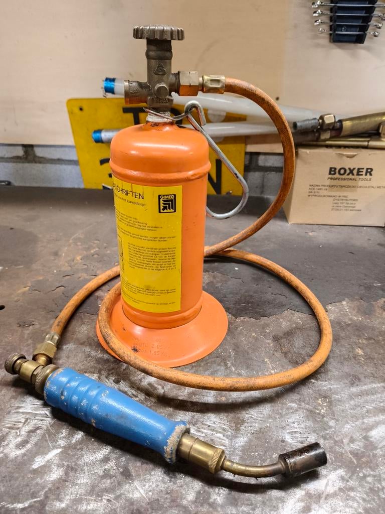 Loodgieters gasfles met brander .25 euro, ophalen in Loosdre, Doe-het-zelf en Verbouw, Gereedschap | Handgereedschap, Ophalen of Verzenden