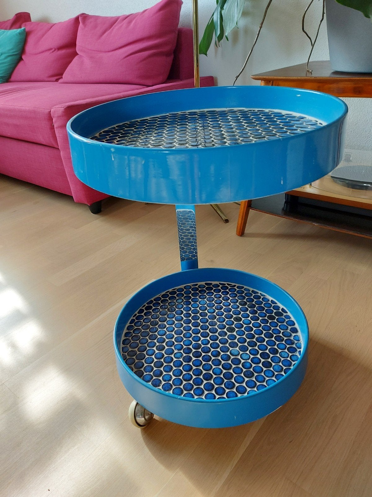 Vintage blauwe serveerwagen/trolley met twee niveaus, Ophalen