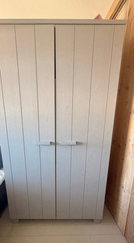 Grijze kledingkast met spiegel en hangruimte, Ophalen, Gebruikt, 100 tot 150 cm, 200 cm of meer