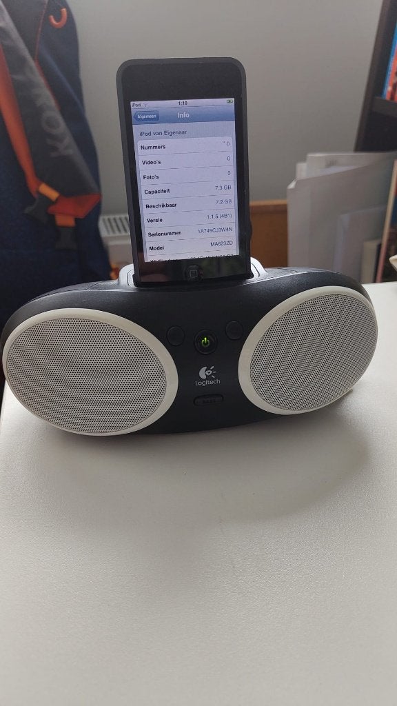 ipod 8gb + logitech dockingstation, Ophalen, Gebruikt, Touch, Zilver