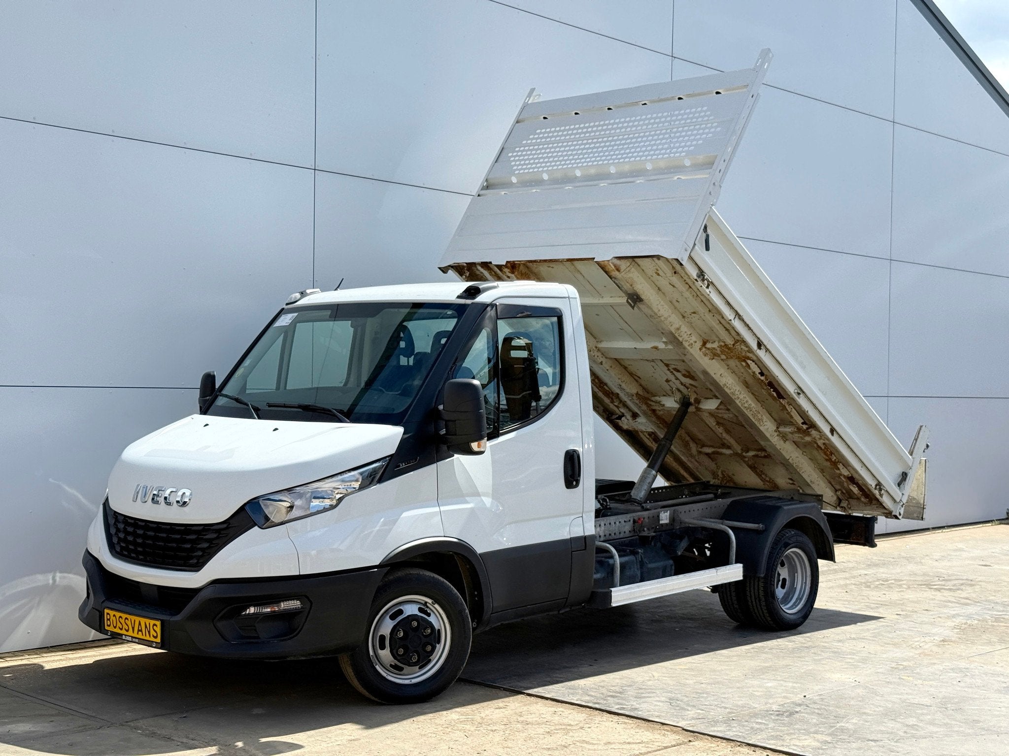 Iveco Daily 35C14 2.3 Kipper Dubbellucht 3,5t Airco Cruise C, 2571 kg, Achterwielaandrijving, Gebruikt, Euro 6
