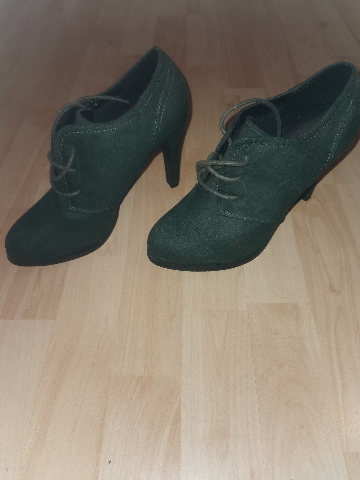 mooie groene pumps maat 41, Ophalen of Verzenden, Zo goed als nieuw, Groen
