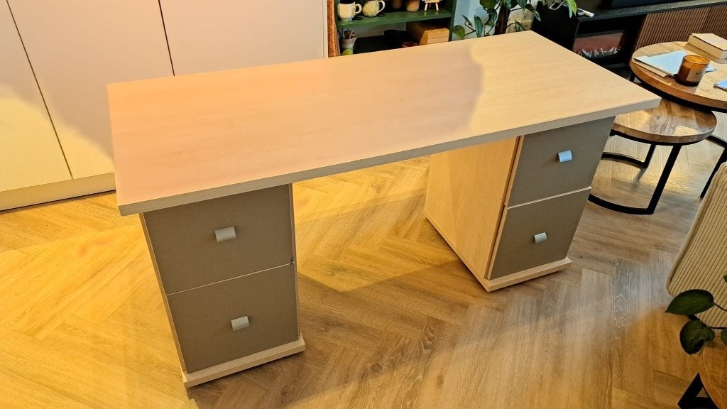 Mooi bureau voor student of tienerkamer, Ophalen, Met lades, Gebruikt, Scandinavisch