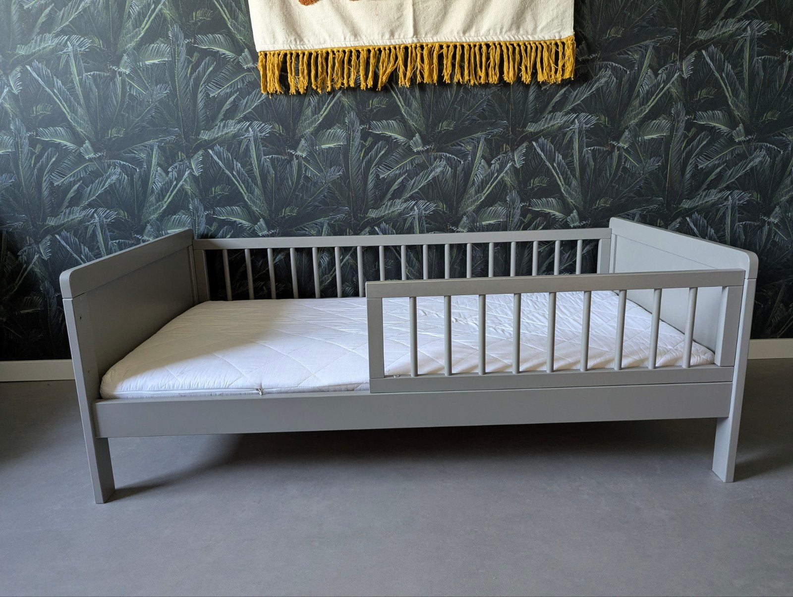Petite Amélie peuterbed Grijs met Matras en Beddengoed, Ophalen, Gebruikt, 70 tot 85 cm, 140 tot 160 cm