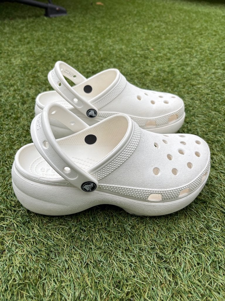 Witte Crocs Classic Platform Clogs- Comfortabel en Stijlvol, Ophalen of Verzenden, Zo goed als nieuw, Crocs, Wit